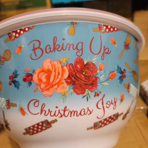 Pioneer Woman XL mixing bowl - Picture 4 of 6